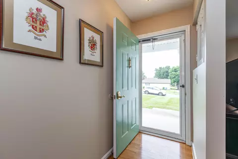 Entry Way - 206 Candlewood Dr, Danville, KY 40422 photo 1 of 2