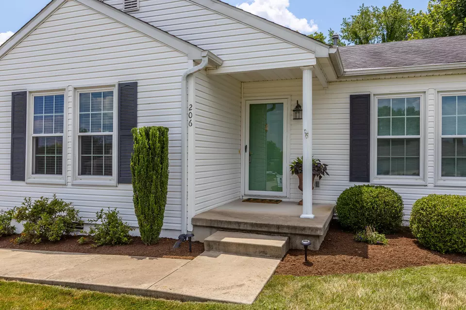 Exterior - 206 Candlewood Dr, Danville, KY 40422 photo 3 of 10