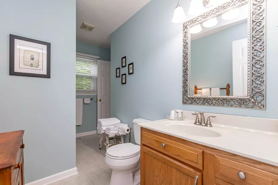 Bath - 206 Candlewood Dr, Danville, KY 40422 photo 1 of 4