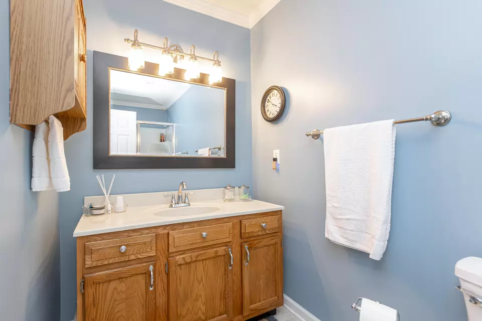 Bath - 206 Candlewood Dr, Danville, KY 40422 photo 3 of 4