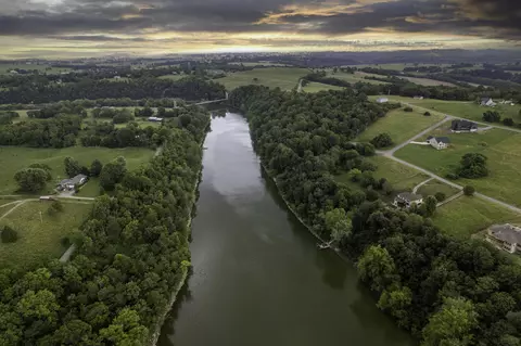 90 Meadow Point Dr, Lancaster, KY 40444