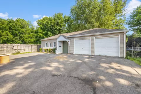 Exterior - 519 E Walnut St, Danville, KY 40422 photo 4 of 6