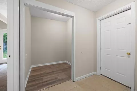 Entry Way - 519 E Walnut St, Danville, KY 40422 photo 5 of 5