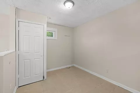 Bedroom - 519 E Walnut St, Danville, KY 40422 photo 6 of 7