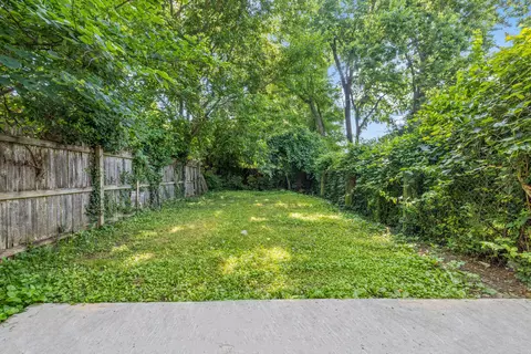 Exterior - 519 E Walnut St, Danville, KY 40422 photo 5 of 6