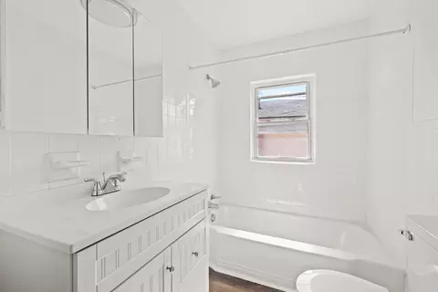 Bath - 519 E Walnut St, Danville, KY 40422 photo 1 of 4