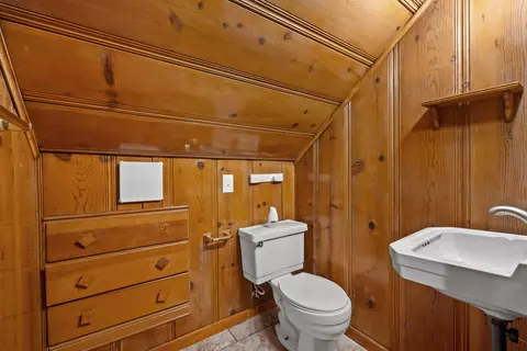 Bath - 519 E Walnut St, Danville, KY 40422 photo 2 of 4