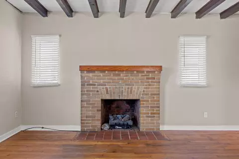 Living - 519 E Walnut St, Danville, KY 40422 photo 2 of 5