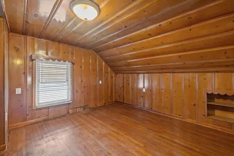 Bedroom - 519 E Walnut St, Danville, KY 40422 photo 3 of 7