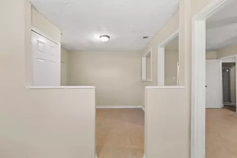 Entry Way - 519 E Walnut St, Danville, KY 40422 photo 3 of 5