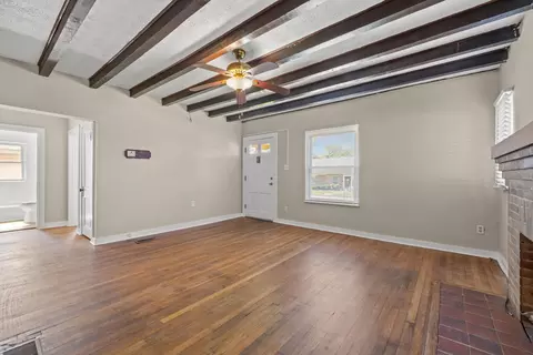 Living - 519 E Walnut St, Danville, KY 40422 photo 3 of 5