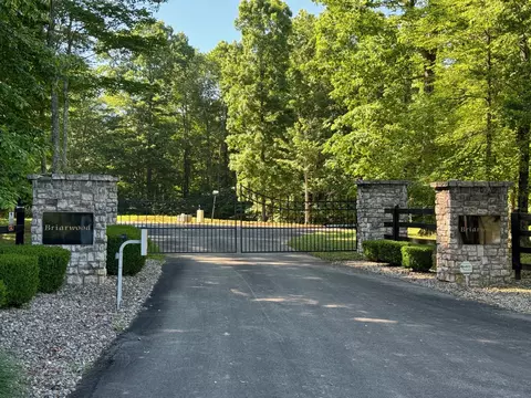 4 Village Ct, Russell Springs, KY 42642