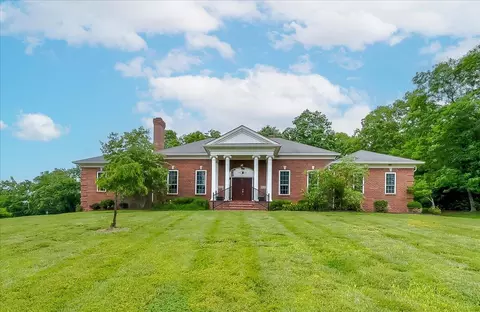 1758 Airdrie Ln, Frankfort, KY 40601
