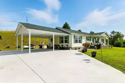 358 Quillen Chapel School Rd, Campton, KY 41301