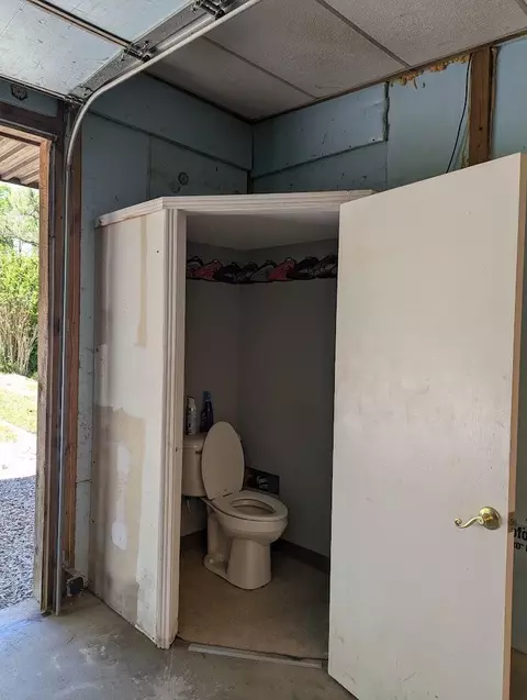Bath - 899 Ralley Rd, Keavy, KY 40737 photo 3 of 4