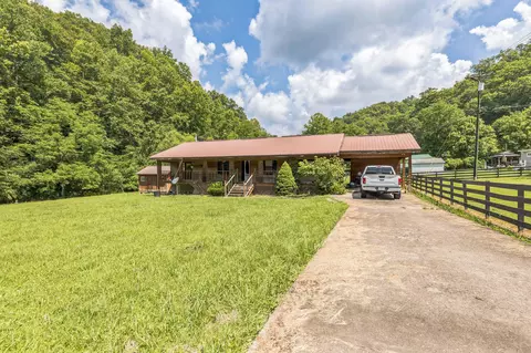 30 Country Ln, Prestonsburg, KY 41653