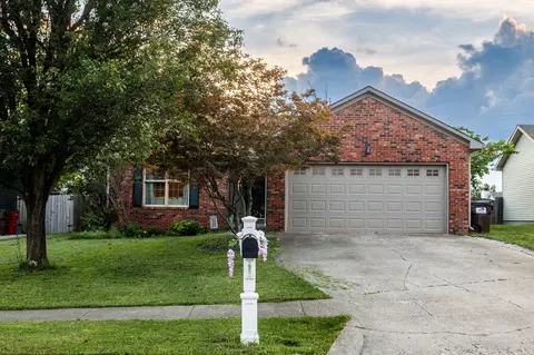 261 Applegrove Dr, Nicholasville, KY 40356