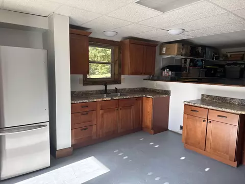 Kitchen - 65 Trenton Ct, Nancy, KY 42544 photo 4 of 4