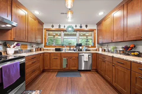Kitchen - 65 Trenton Ct, Nancy, KY 42544 photo 3 of 4