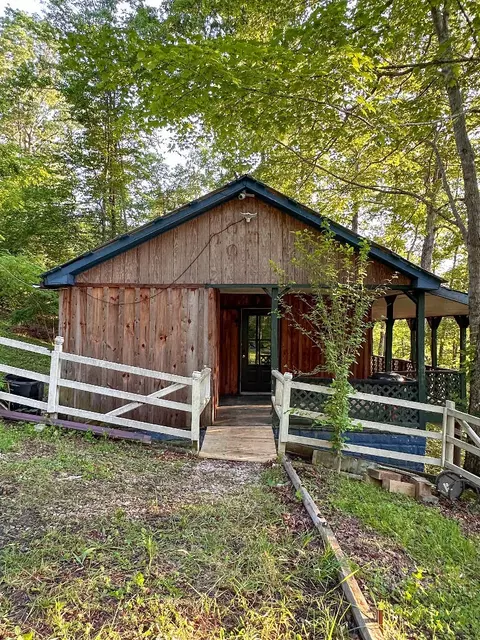 9 Poplar Cv, Frenchburg, KY 40322