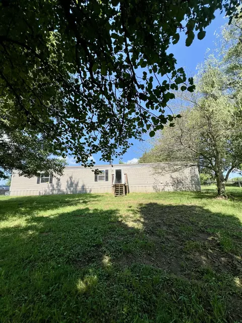 92 Doyle Fields Rd, East Bernstadt, KY 40729