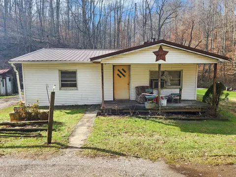 9881 Ky Rt 172, Flat Gap, KY 41219