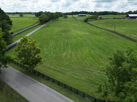 1949 Hunterown Rd, Versailles, KY 40383