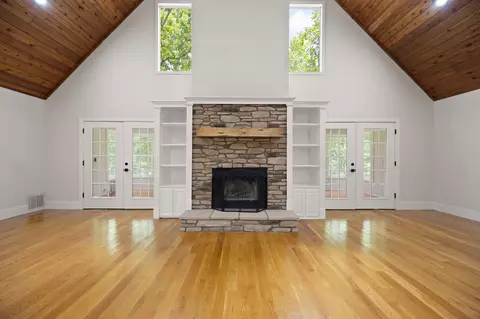 Living - 214 Hunter Dr, Lancaster, KY 40444 photo 1 of 5