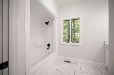 Bath - 214 Hunter Dr, Lancaster, KY 40444 photo 1 of 4