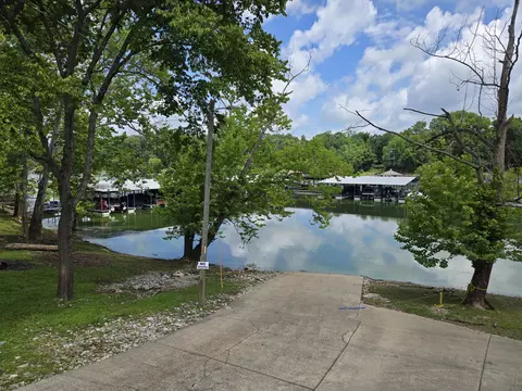 View/Area - 214 Hunter Dr, Lancaster, KY 40444 photo 1 of 9