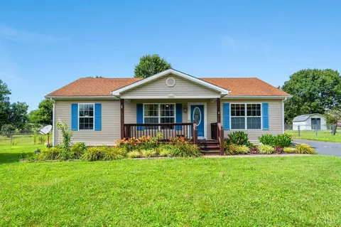 52 Meadow Ln, Hustonville, KY 40437