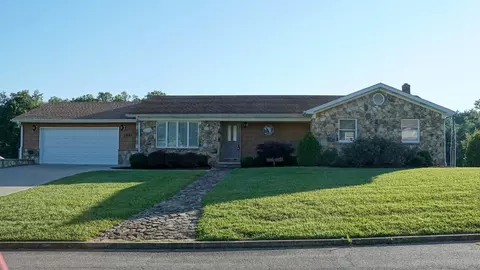 2001 Lancelot Dr, Somerset, KY 42503