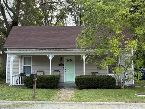 125 Silver Creek Dr, Berea, KY 40403
