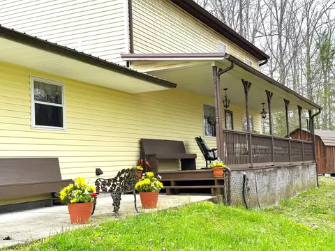 645 Fincastle Rd, Rogers, KY 41365