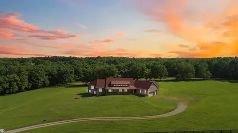1599 Woodlake Rd, Midway, KY 40347