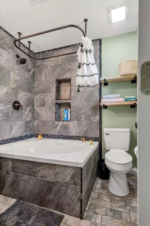 Bath - 149 Hawe St, Corbin, KY 40701 photo 1 of 5