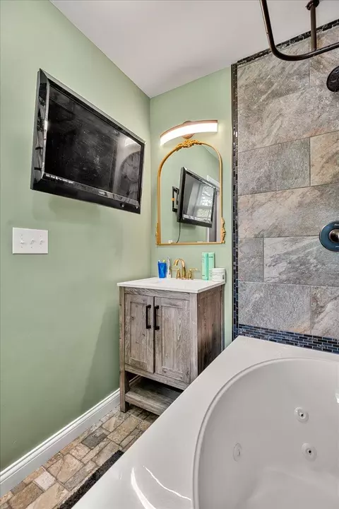 Bath - 149 Hawe St, Corbin, KY 40701 photo 3 of 5