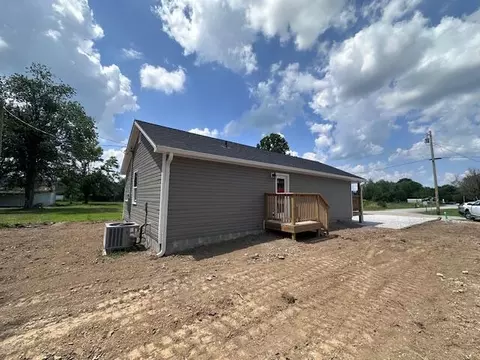 51 Bright St, Stanton, KY 40380 photo 3