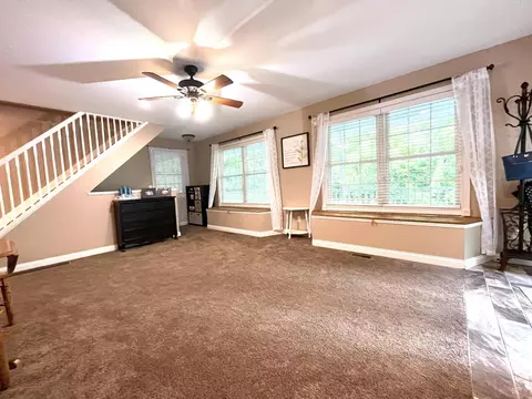 Living - 1552 Bigelow Rd, Bledsoe, KY 40810 photo 9 of 14