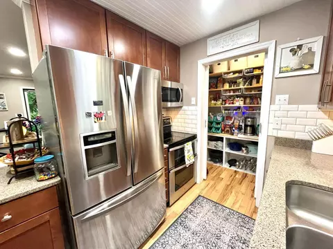 Kitchen - 1552 Bigelow Rd, Bledsoe, KY 40810 photo 2 of 6