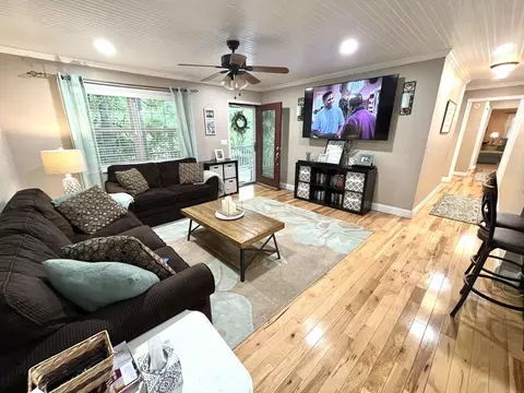 Living - 1552 Bigelow Rd, Bledsoe, KY 40810 photo 13 of 14