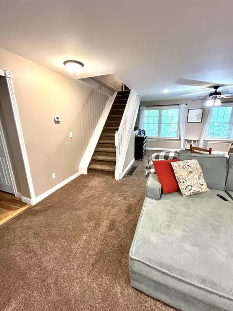 Entry Way - 1552 Bigelow Rd, Bledsoe, KY 40810 photo 2 of 10