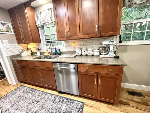 Kitchen - 1552 Bigelow Rd, Bledsoe, KY 40810 photo 6 of 6