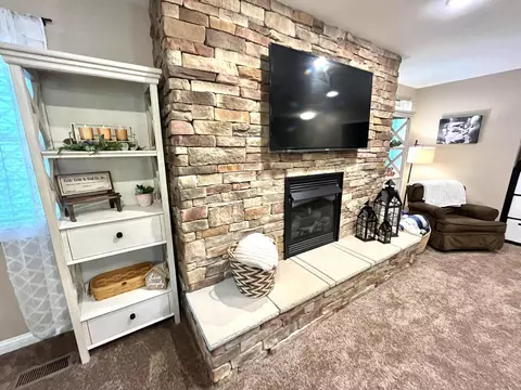 Living - 1552 Bigelow Rd, Bledsoe, KY 40810 photo 8 of 14