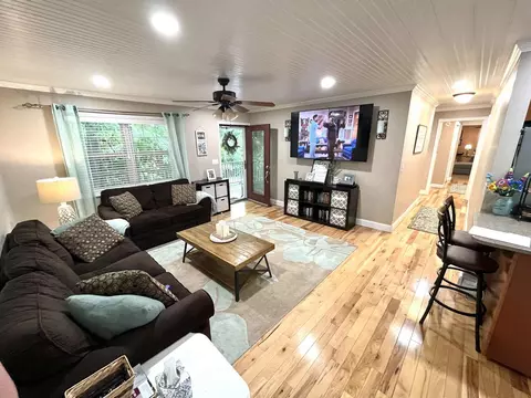 Living - 1552 Bigelow Rd, Bledsoe, KY 40810 photo 11 of 14