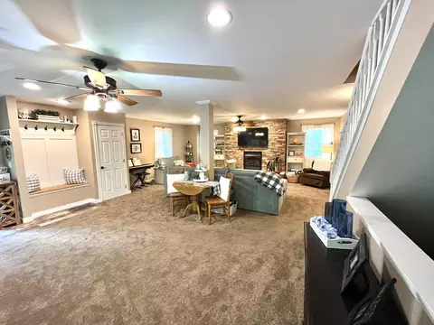 Living - 1552 Bigelow Rd, Bledsoe, KY 40810 photo 3 of 14