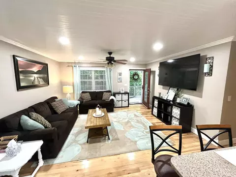 Living - 1552 Bigelow Rd, Bledsoe, KY 40810 photo 10 of 14
