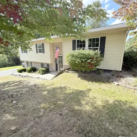 210 Blossom Rdg Dr, Corbin, KY 40701