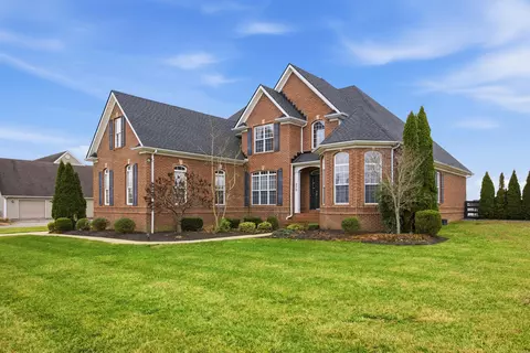 210 Whispering Brook Dr, Nicholasville, KY 40356
