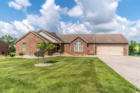 381 Kings Trace Dr, Berea, KY 40403